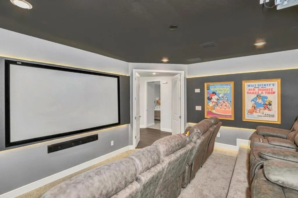 10 Bed Movie Theater Room, Pool, Games Villa *