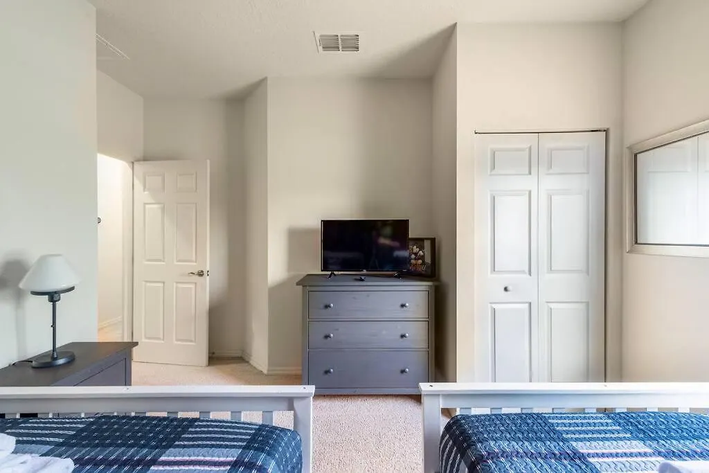 Super Comfy And Spacious 3 Bedroom 10 Minutes From Disney, With Major Shopping 4 Minutes Away Holiday home