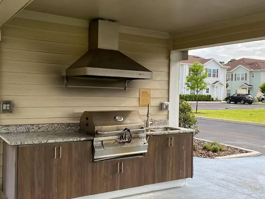 Super Comfy And Spacious 3 Bedroom 10 Minutes From Disney, With Major Shopping 4 Minutes Away Holiday home *