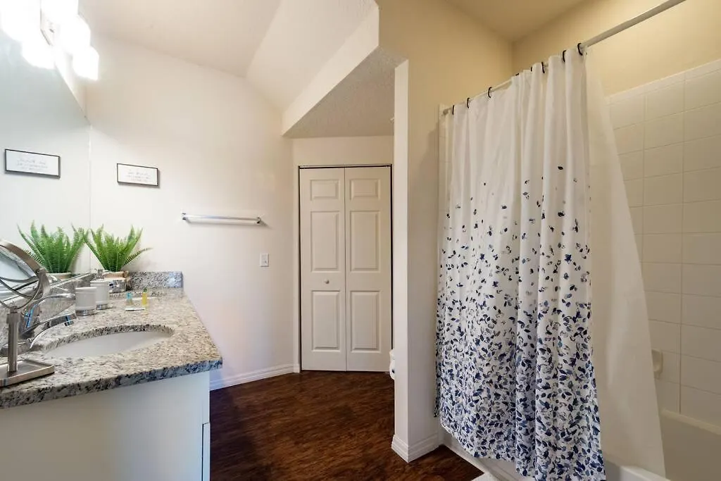 Super Comfy And Spacious 3 Bedroom 10 Minutes From Disney, With Major Shopping 4 Minutes Away Holiday home *