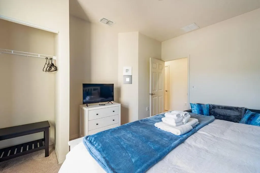 Super Comfy And Spacious 3 Bedroom 10 Minutes From Disney, With Major Shopping 4 Minutes Away * Kissimmee