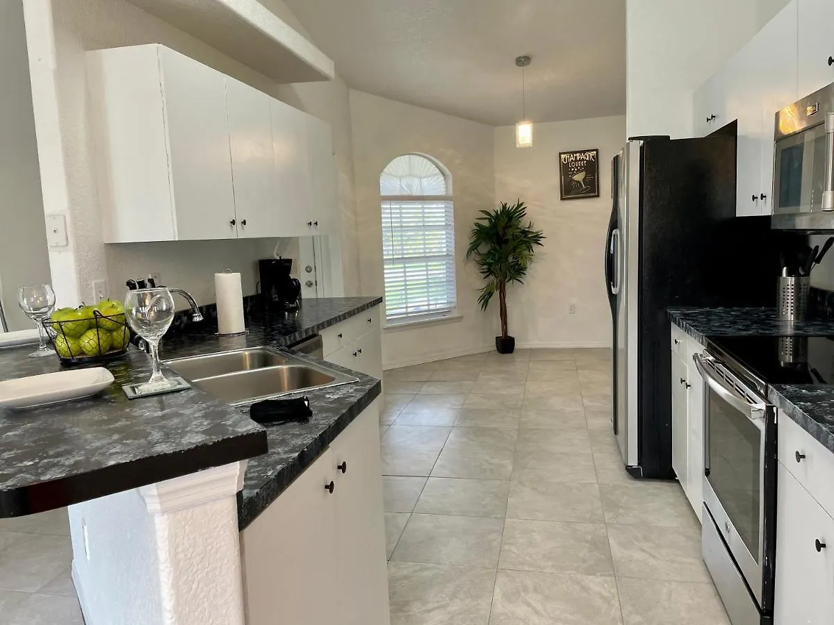 Holiday home Cozy Spacious 4bd With Garden Tub Near