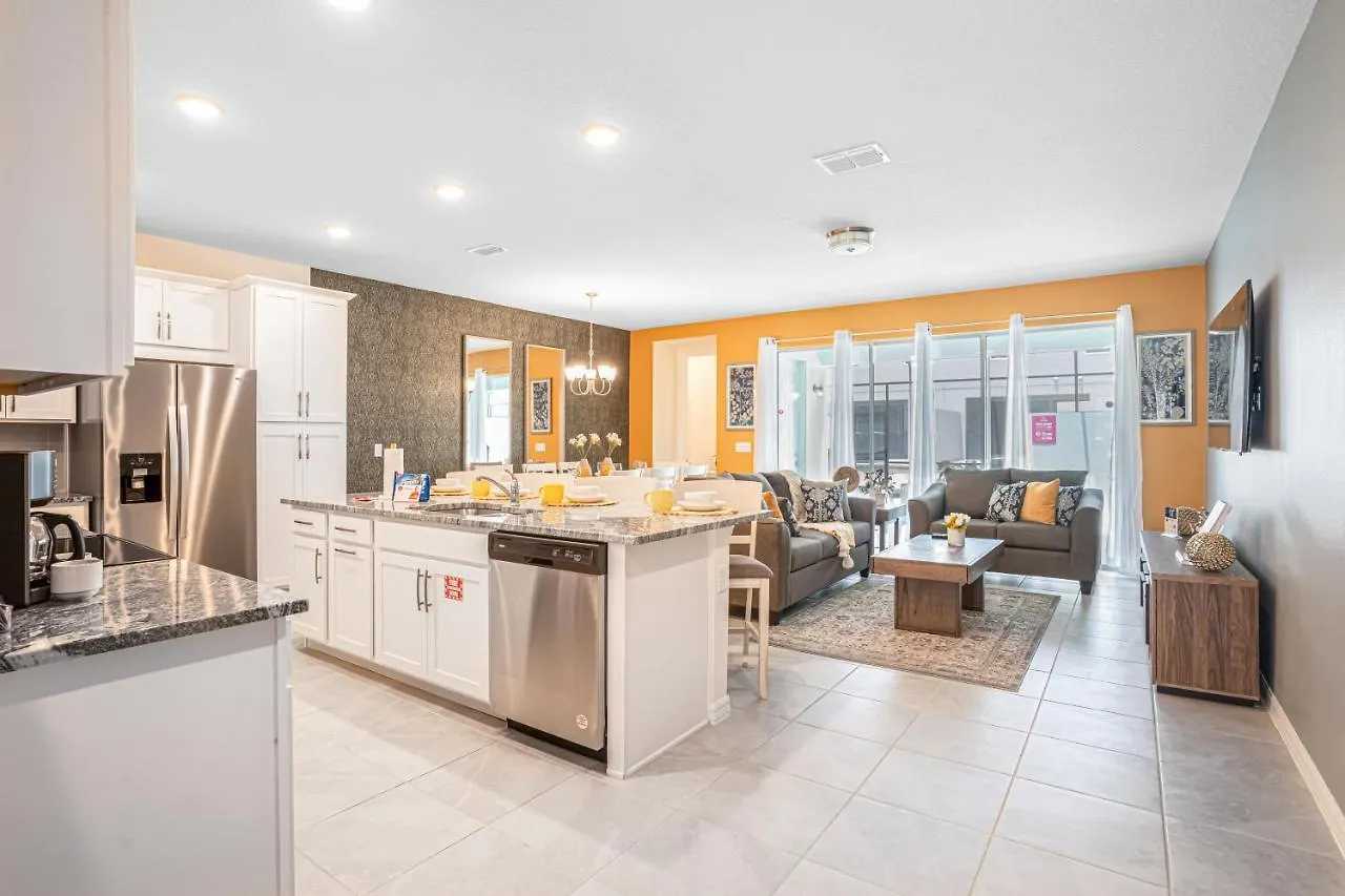 1804 Tropical Palms Circle *