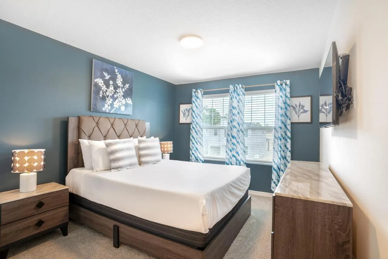 1804 Tropical Palms Circle *