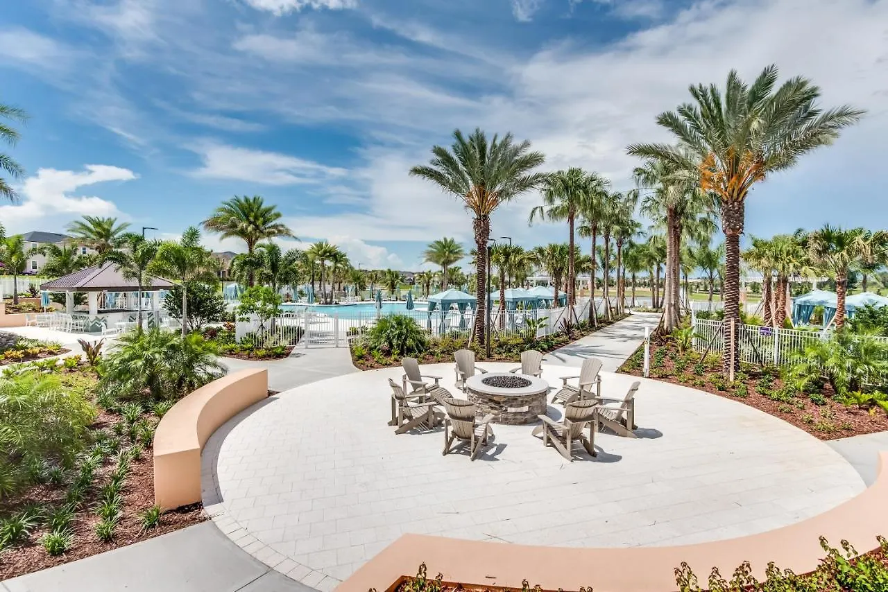 1804 Tropical Palms Circle *