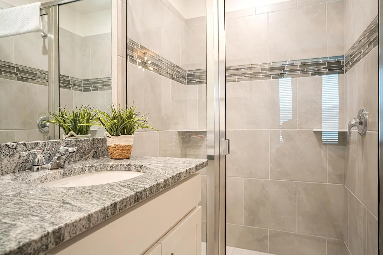 1804 Tropical Palms Circle *