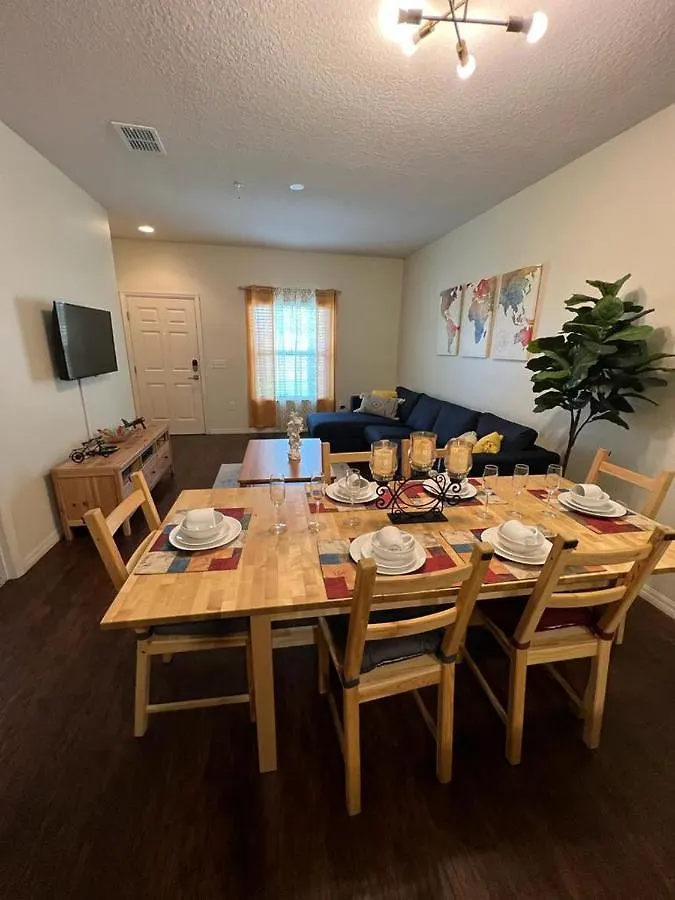 Holiday home Super Comfy And Spacious 3 Bedroom 10 Minutes From Disney, With Major Shopping 4 Minutes Away