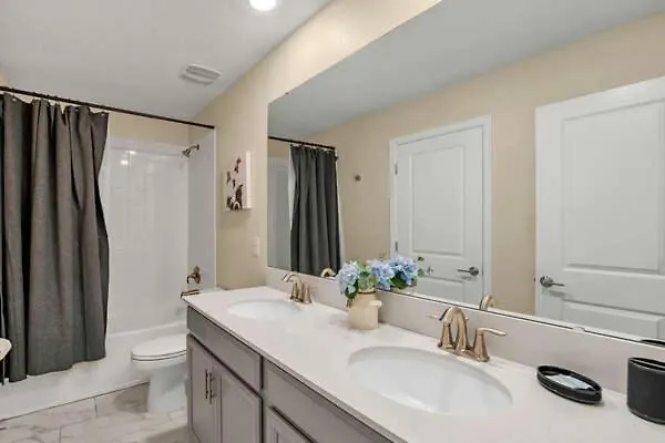 Decorated 8min Disneyworld Pool/spa Sleeps 22