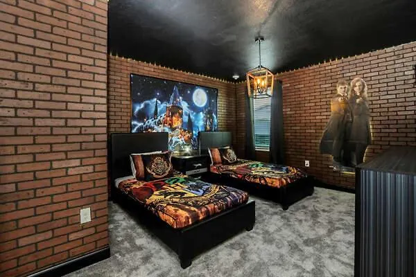 Decorated 8min Disneyworld Pool/spa Sleeps 22 Holiday home