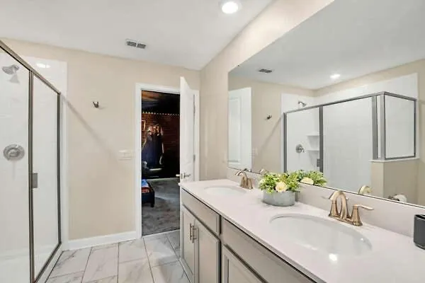 Holiday home Decorated 8min Disneyworld Pool/spa Sleeps 22 Kissimmee