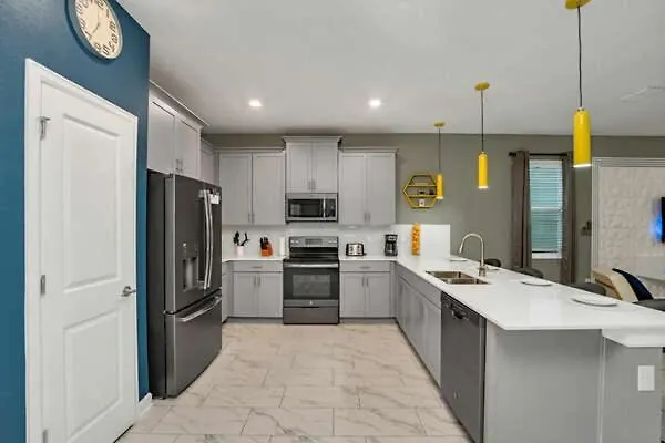 Decorated 8min Disneyworld Pool/spa Sleeps 22 Holiday home *