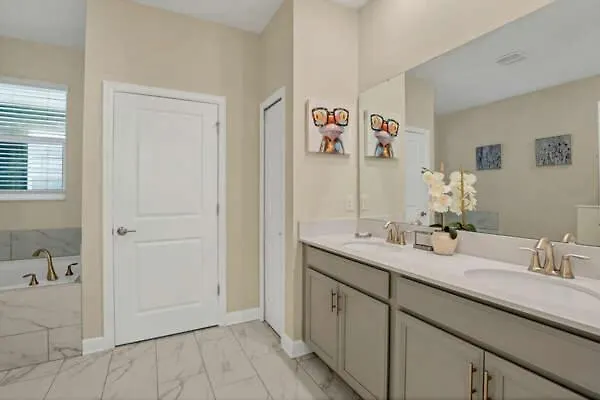 Decorated 8min Disneyworld Pool/spa Sleeps 22 Holiday home Kissimmee