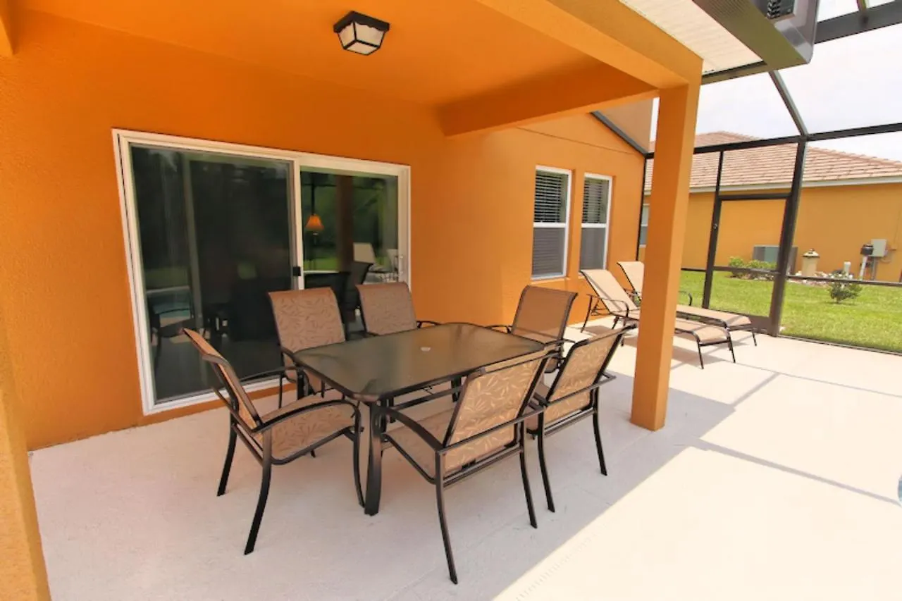 Calabria Luxury: Poolside Disney Retreat Holiday home *