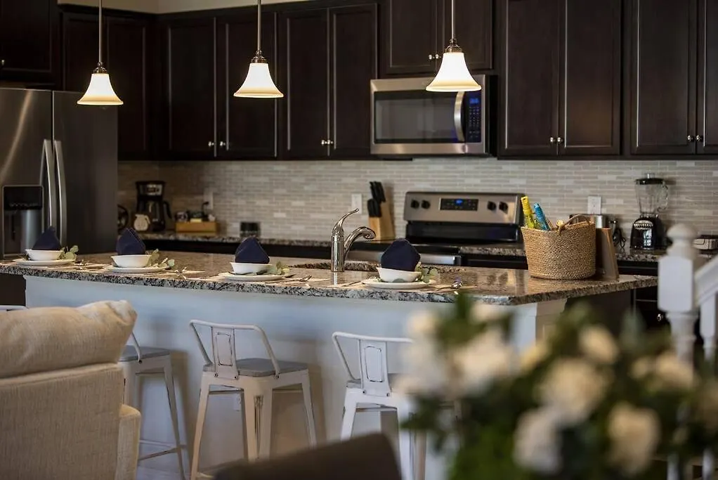 Amazing 5 Bedrooms With Pool/bbq Near *