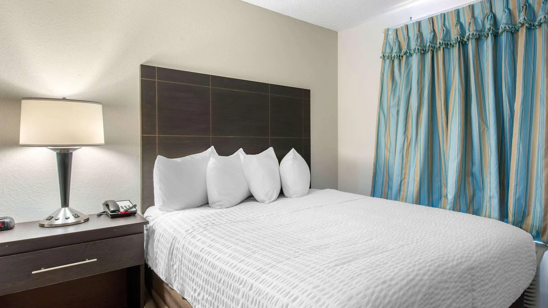 Clarion & Kissimmee-lake Buena Vista South Hotel Kissimmee