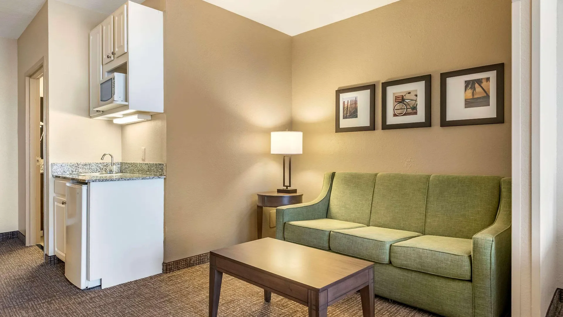 Comfort Maingate East 3* Celebration