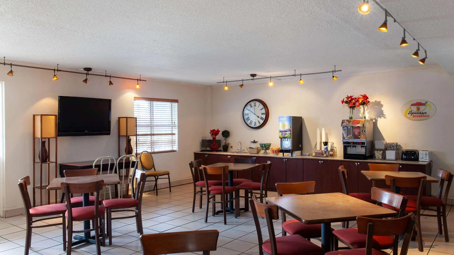 Super 8 By Wyndham Motel