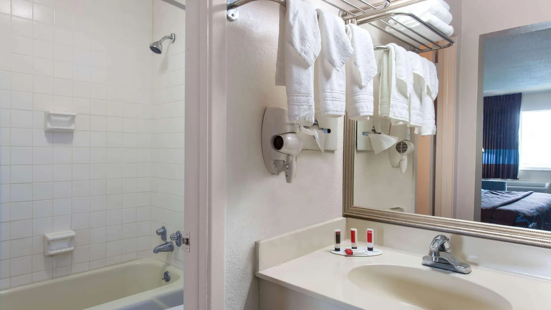 Super 8 By Wyndham Motel 2*