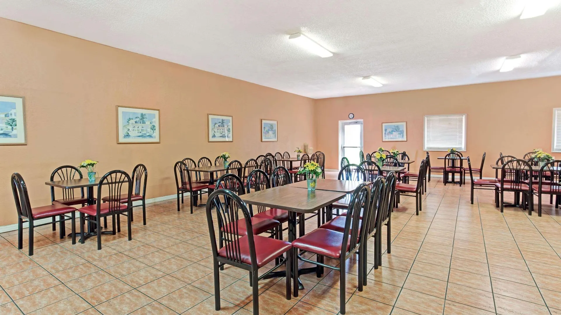 Howard Johnson By Wyndham Tropical Palms 2*
