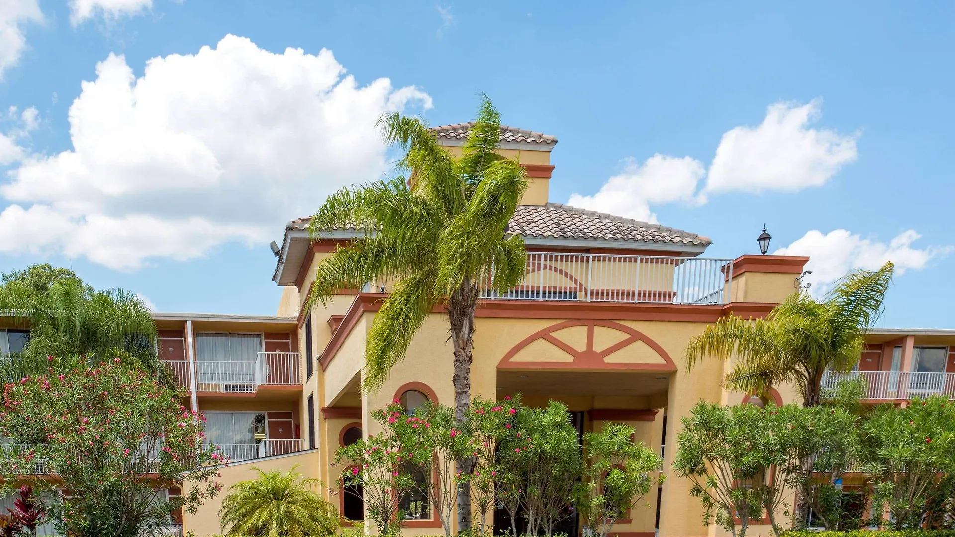 Hotel Howard Johnson By Wyndham Tropical Palms