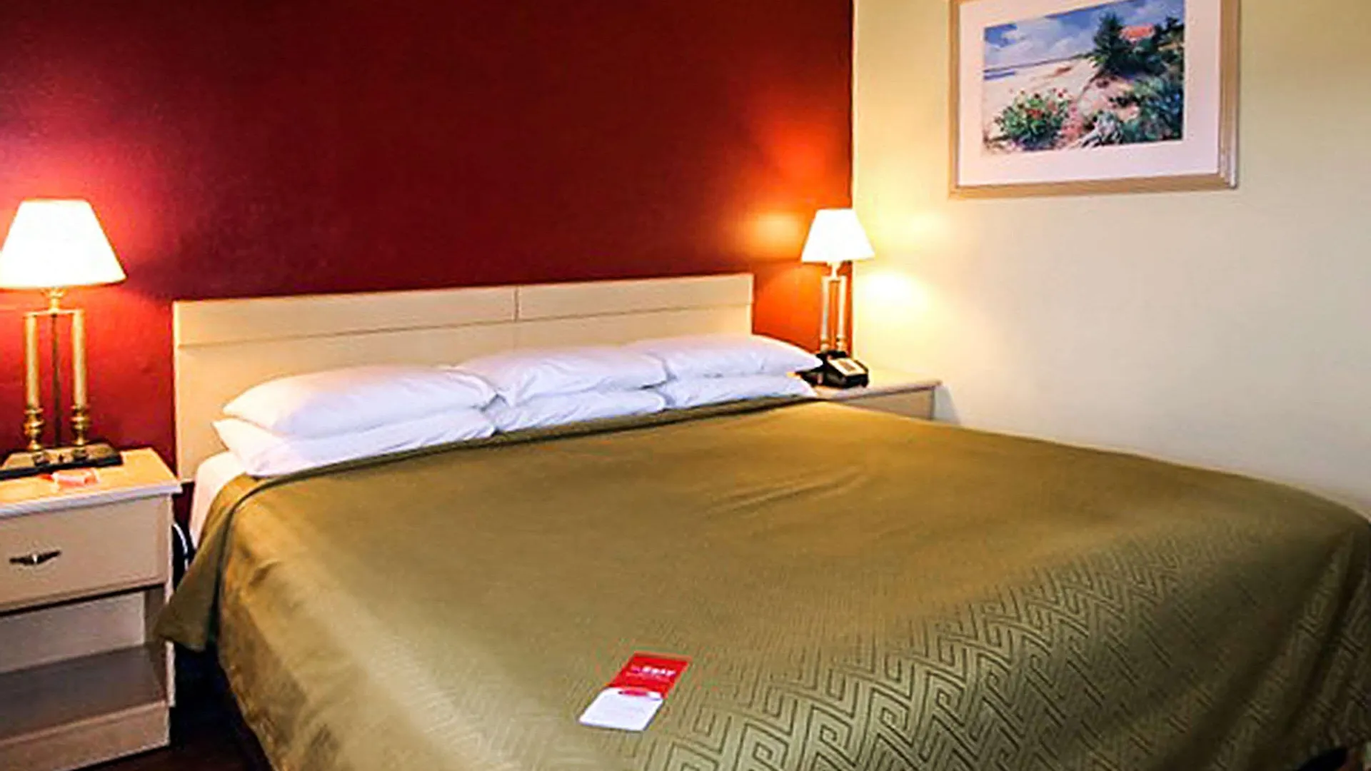 Econo & Maingate Hotel 2*