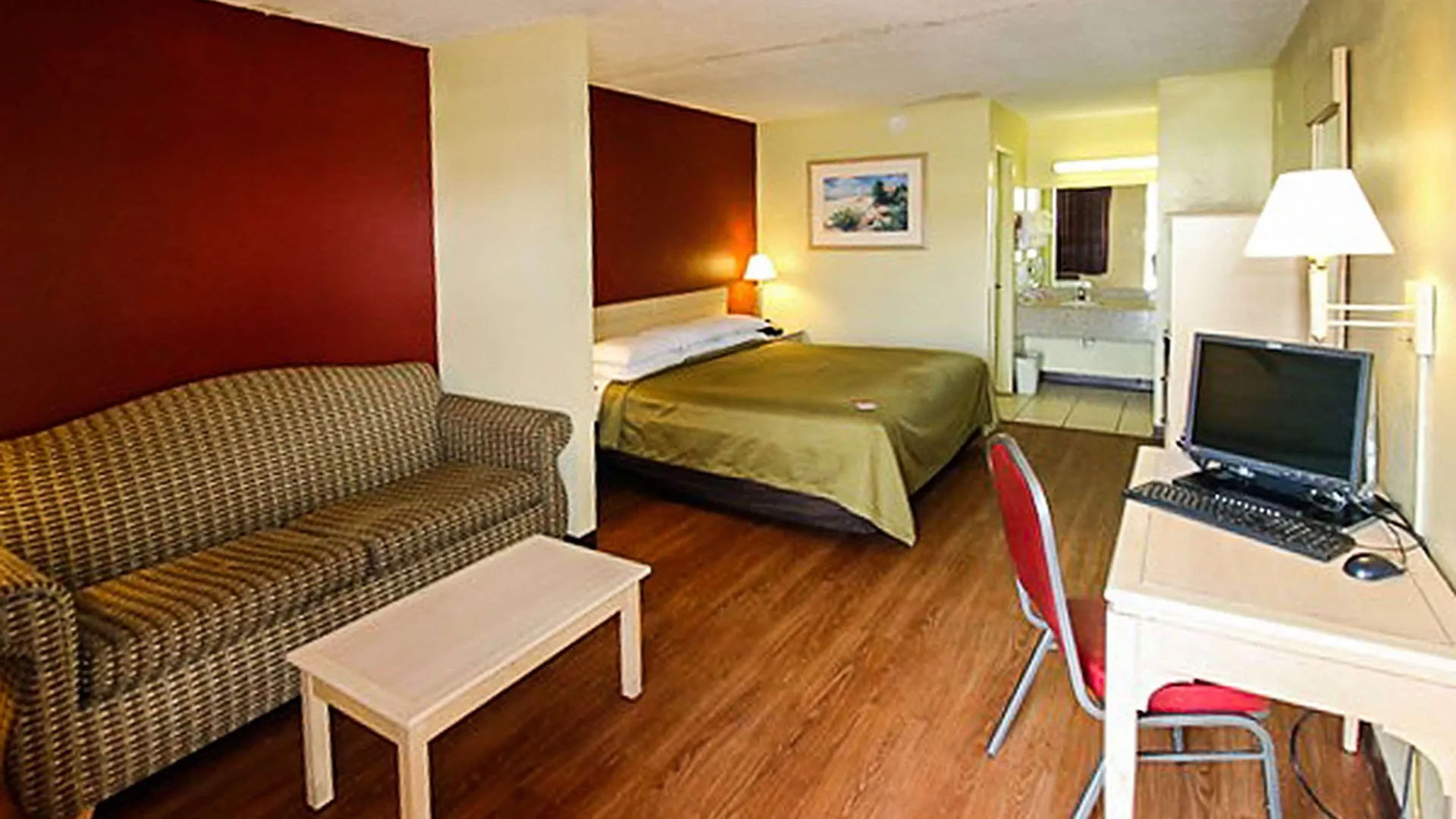 Econo & Maingate Hotel 2*