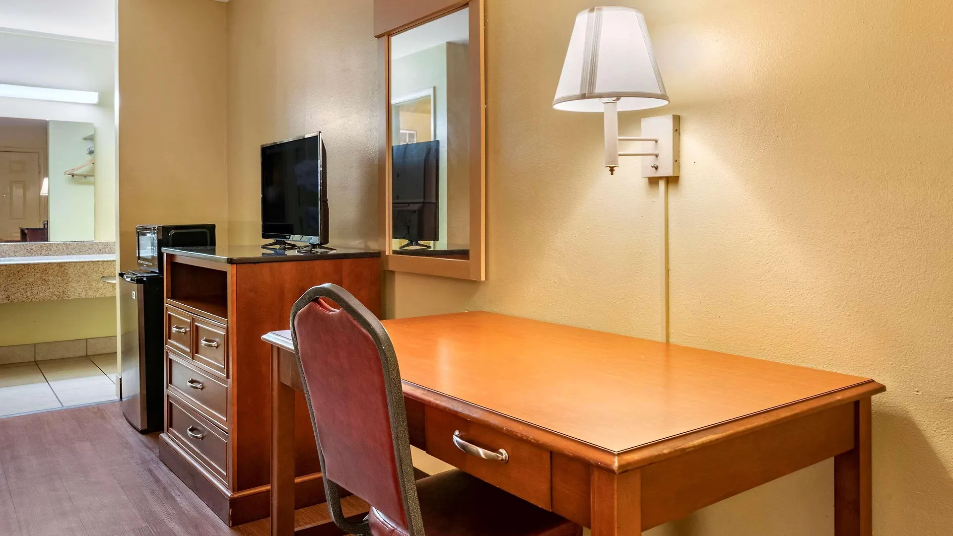 Hotel Econo & Maingate 2*