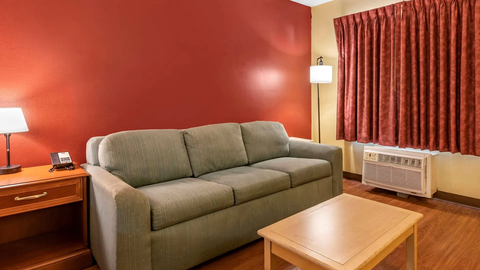 Econo & Maingate Hotel