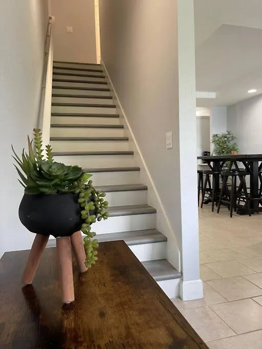 Modern Townhouse With Pool Close To & Silver Spurs Arena Holiday home Kissimmee