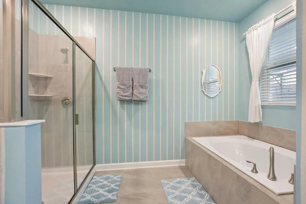 Luxury Near 8 Bedroom Private Pool & Playground