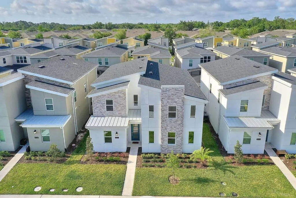 Luxury Near 8 Bedroom Private Pool & Playground