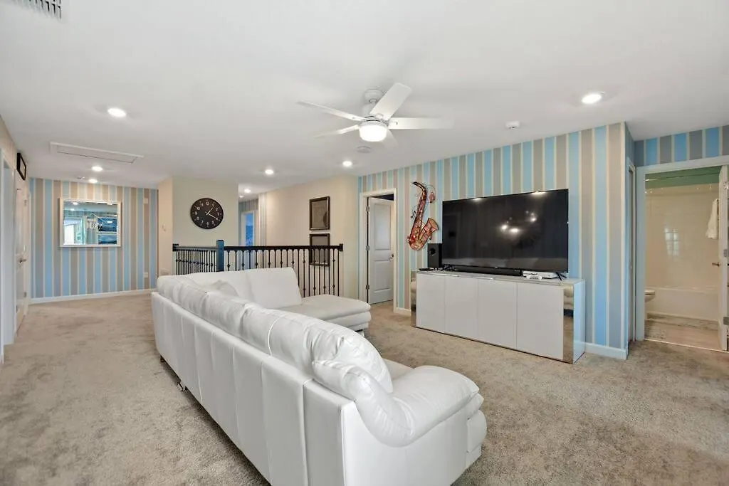 Luxury Near 8 Bedroom Private Pool & Playground *