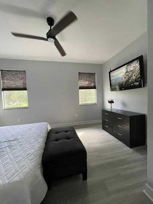 Modern Townhouse With Pool Close To & Silver Spurs Arena *