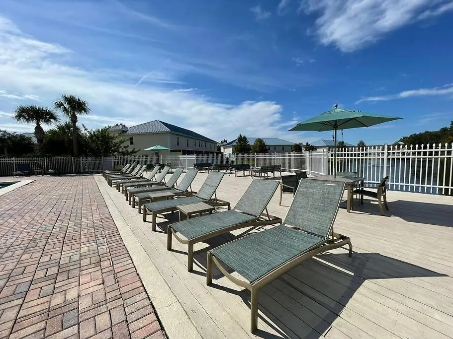 Modern Townhouse With Pool Close To & Silver Spurs Arena Holiday home