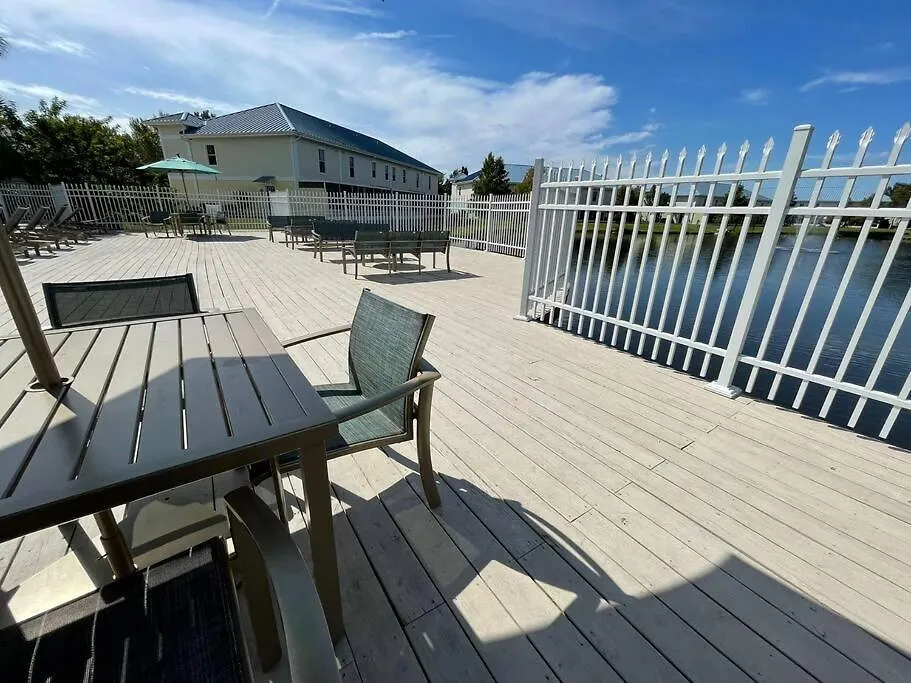 Modern Townhouse With Pool Close To & Silver Spurs Arena Holiday home