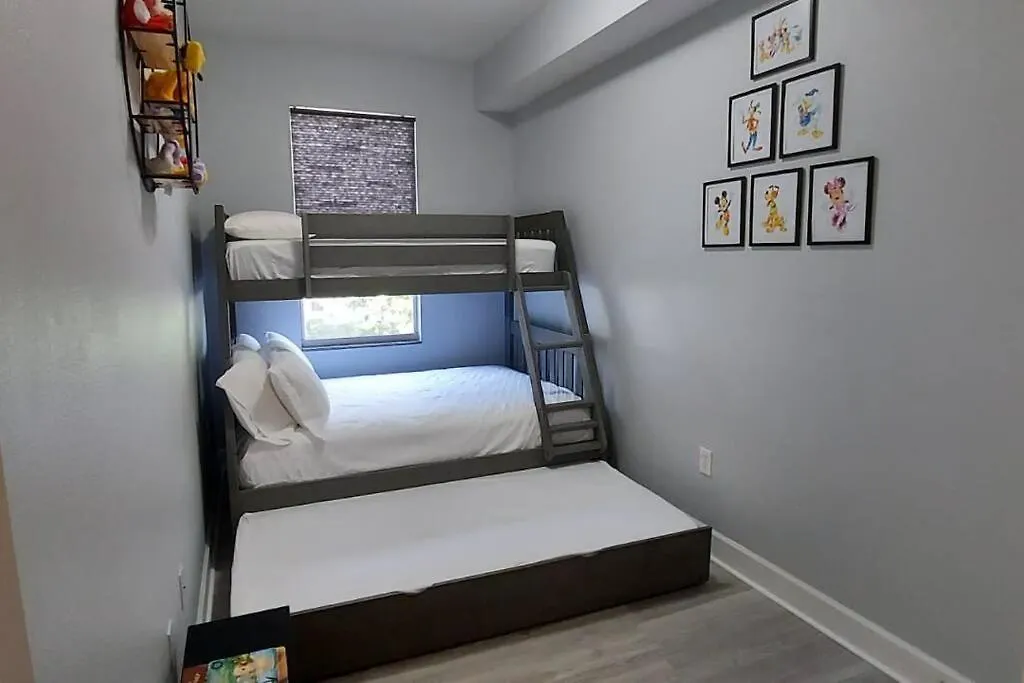 Modern Townhouse With Pool Close To & Silver Spurs Arena Holiday home
