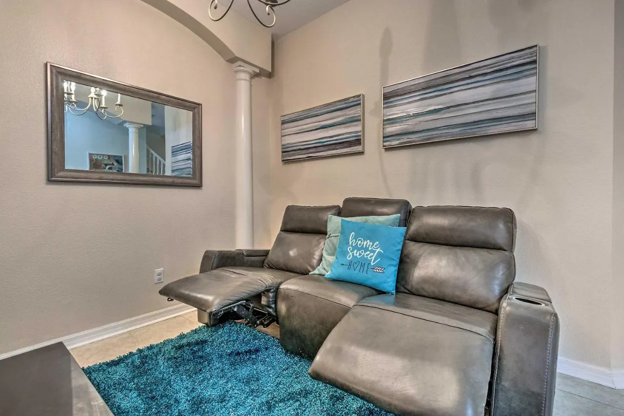 Vibrant Townhome Patio, 5 Mi To World Holiday home Kissimmee