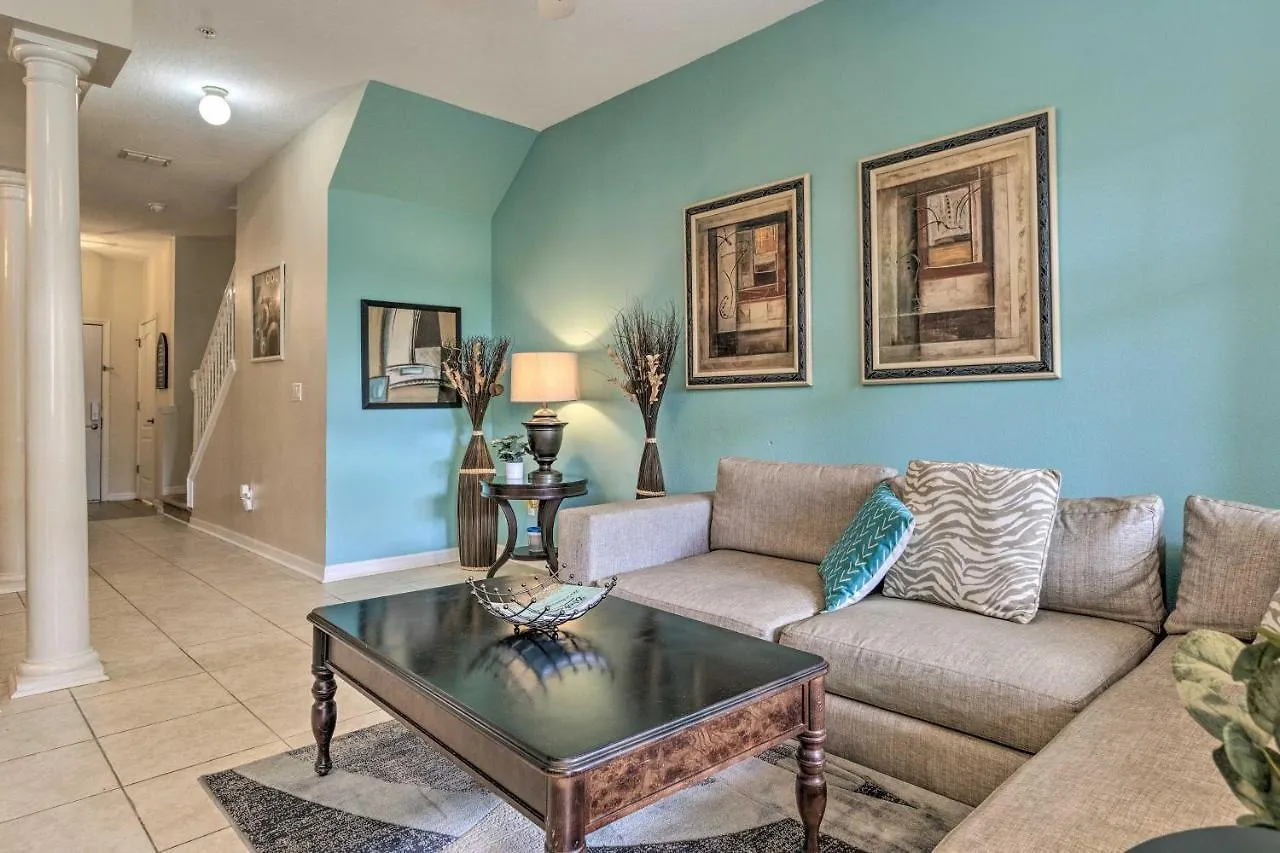Vibrant Townhome Patio, 5 Mi To World Holiday home Kissimmee