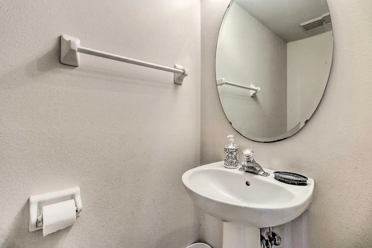 Spacious With Pool Less Than 5 Mi To World Holiday home *