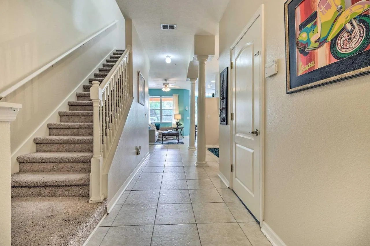Vibrant Townhome Patio, 5 Mi To World Holiday home