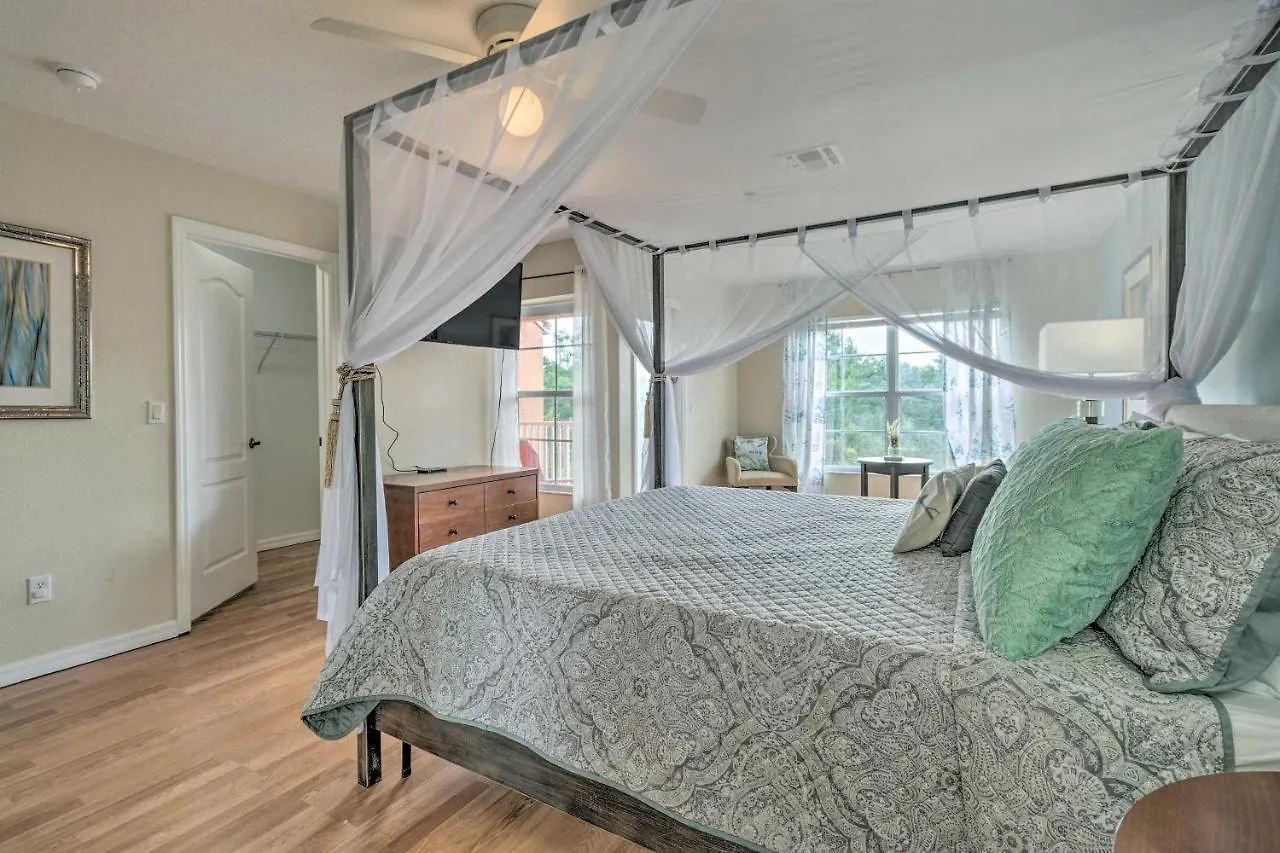 Holiday home Vibrant Townhome Patio, 5 Mi To World *