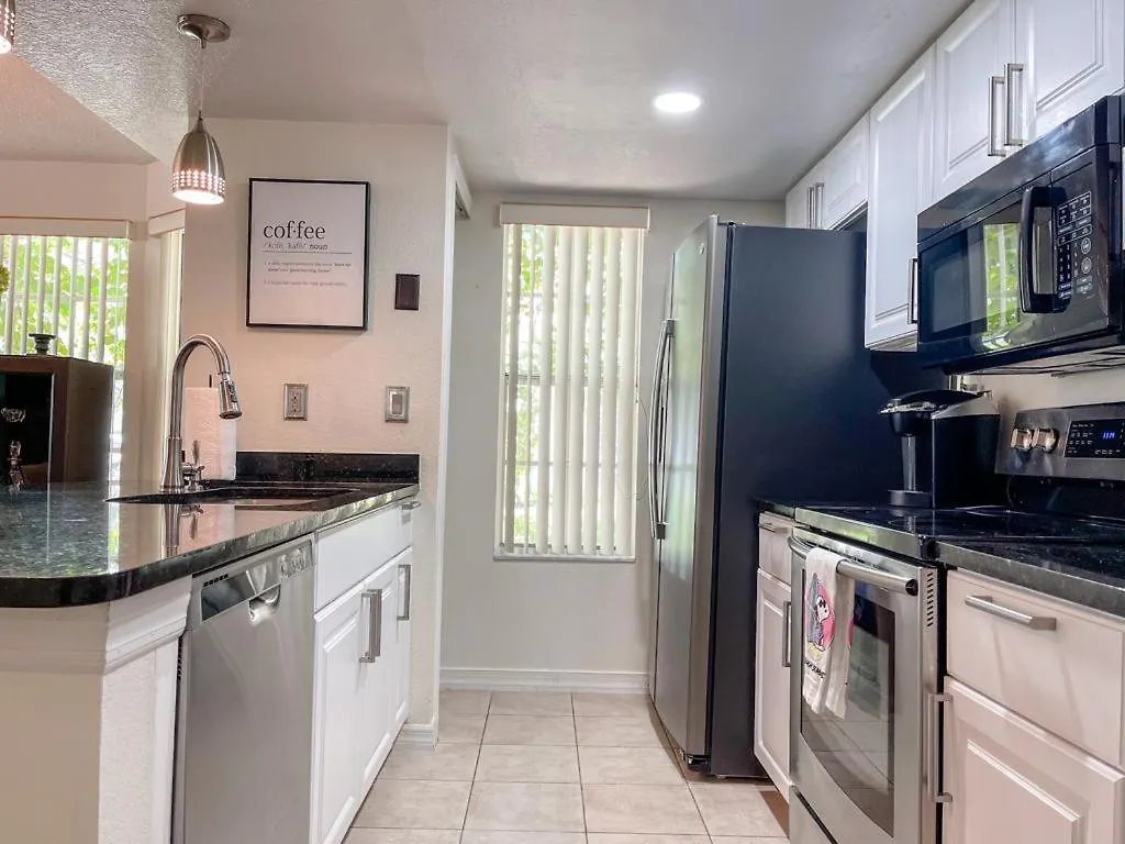 Luxury 3br Near World *
