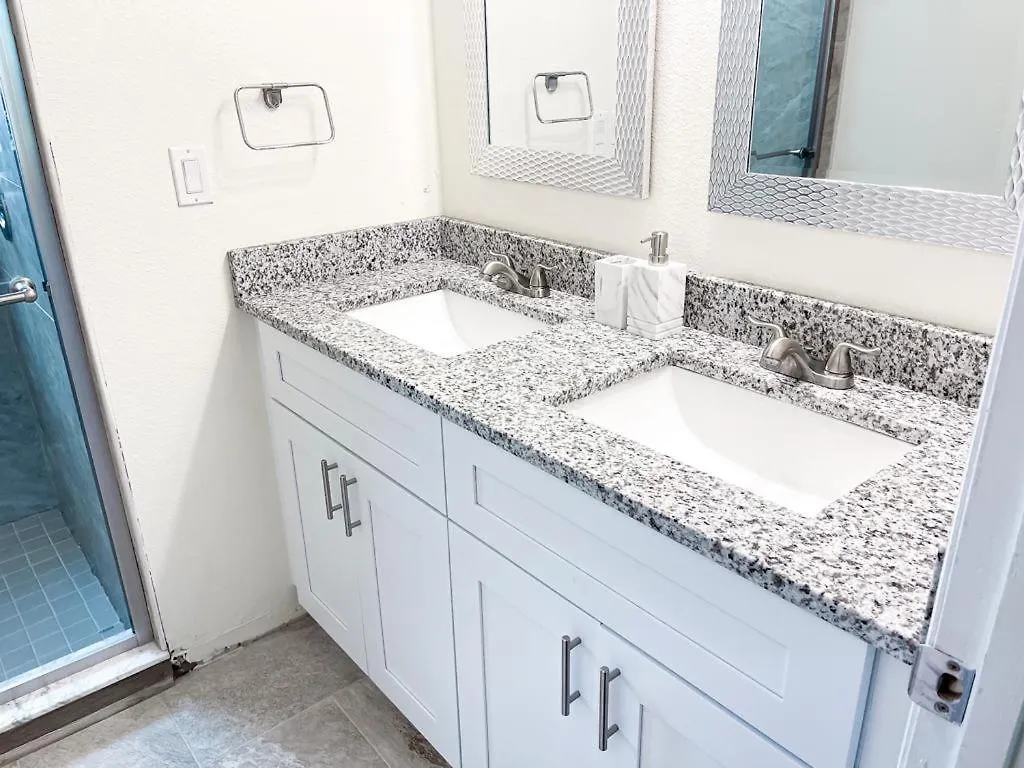 Luxury 3br Near World *