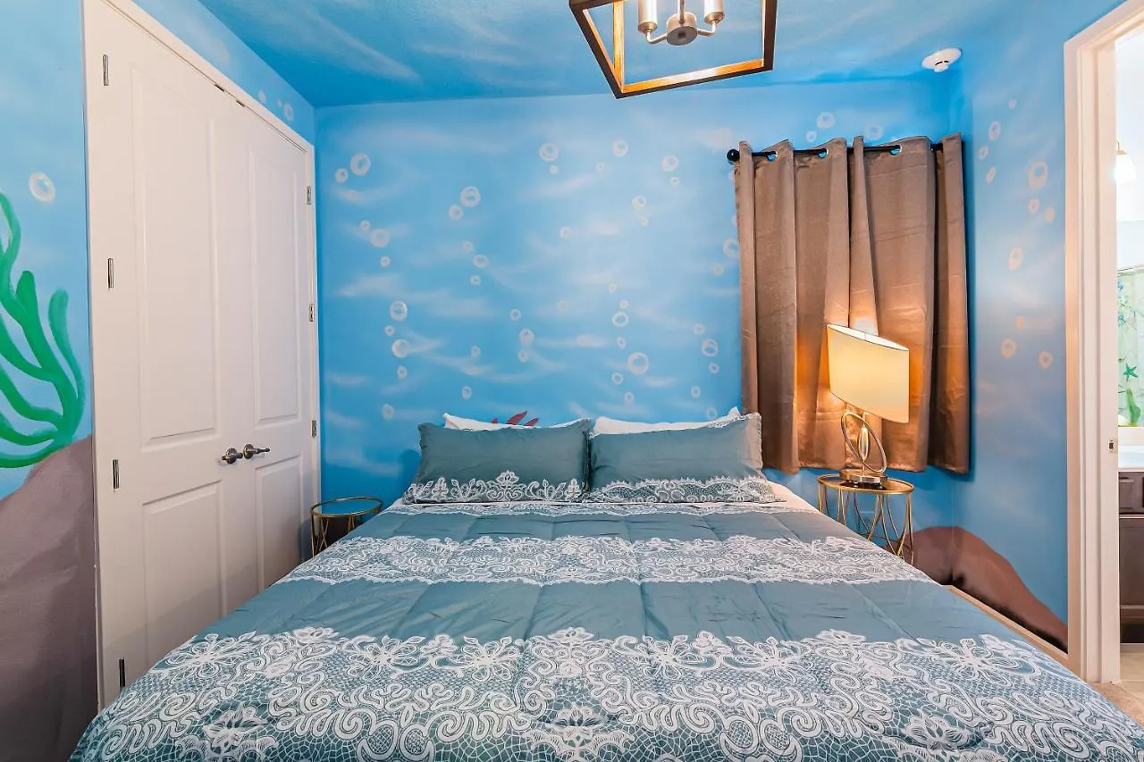 Holiday home 12 Bedrooms With Amazing Disney Character Drawing On Wall/ Near By Disney Kissimmee