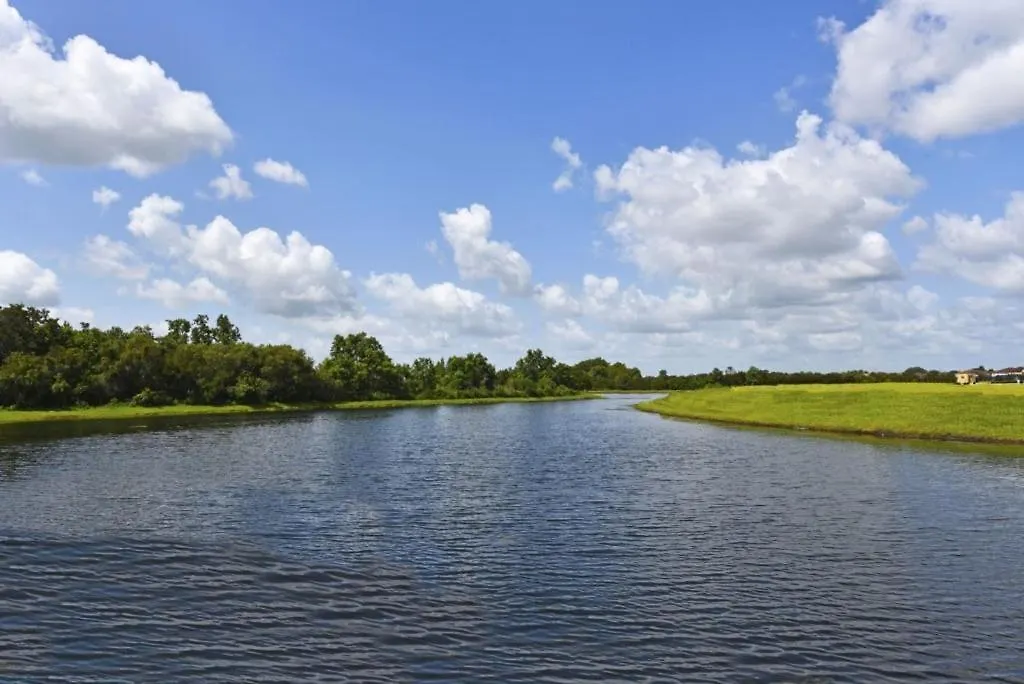Lakeside 4-bed Pool At Sol Holiday home Kissimmee