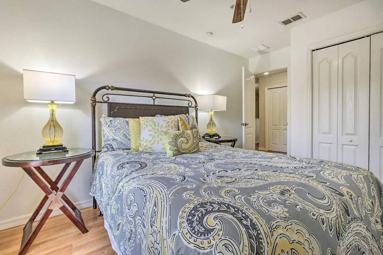 Vibrant Townhome Patio, 5 Mi To World *