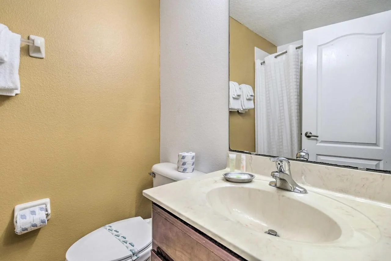 Vibrant Townhome Patio, 5 Mi To World Holiday home