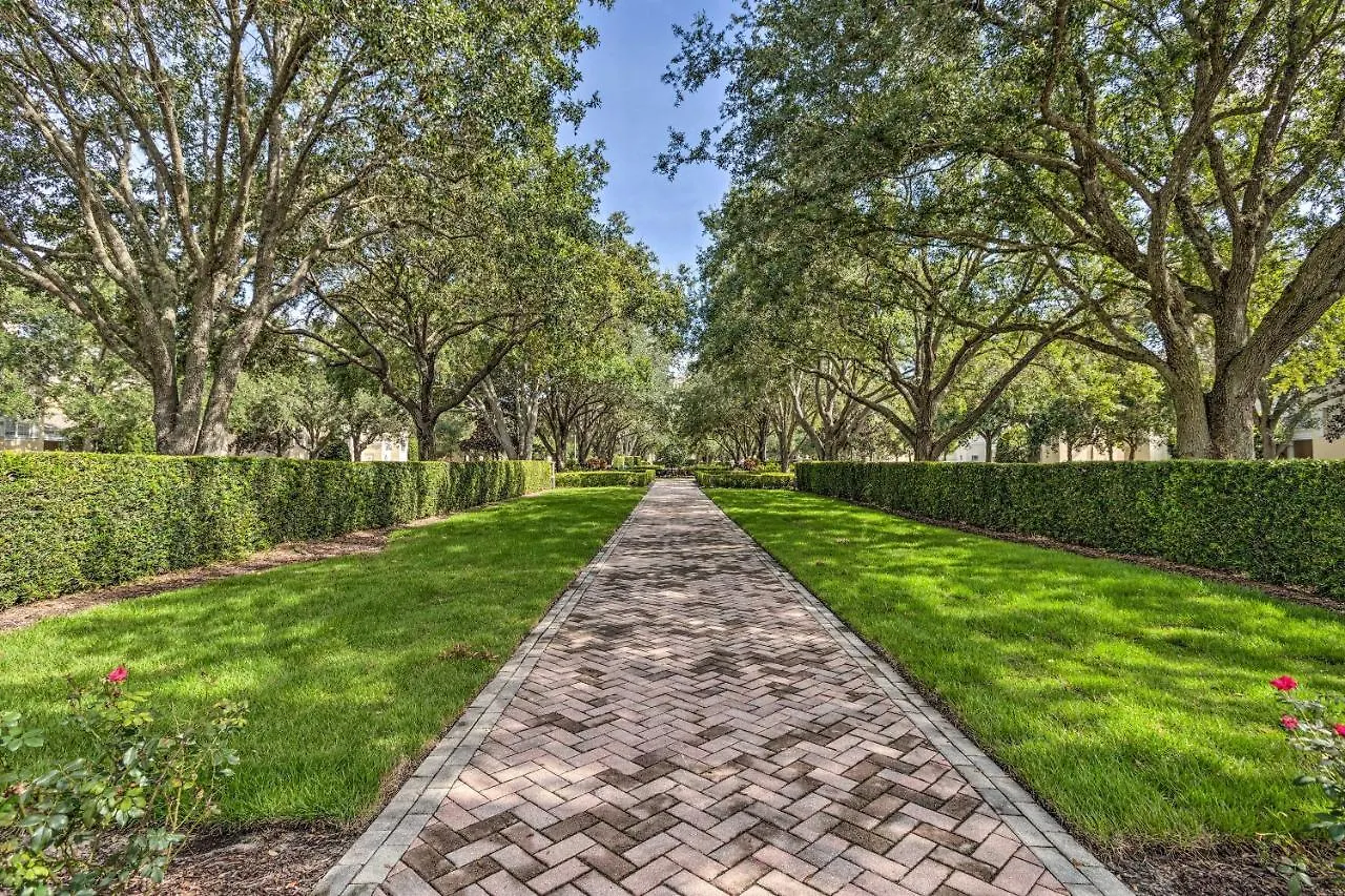 Holiday home Vibrant Townhome Patio, 5 Mi To World