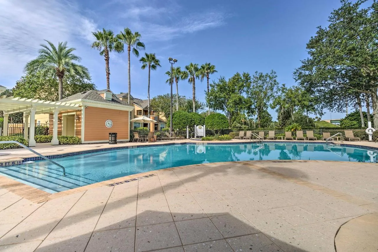 Holiday home Vibrant Townhome Patio, 5 Mi To World
