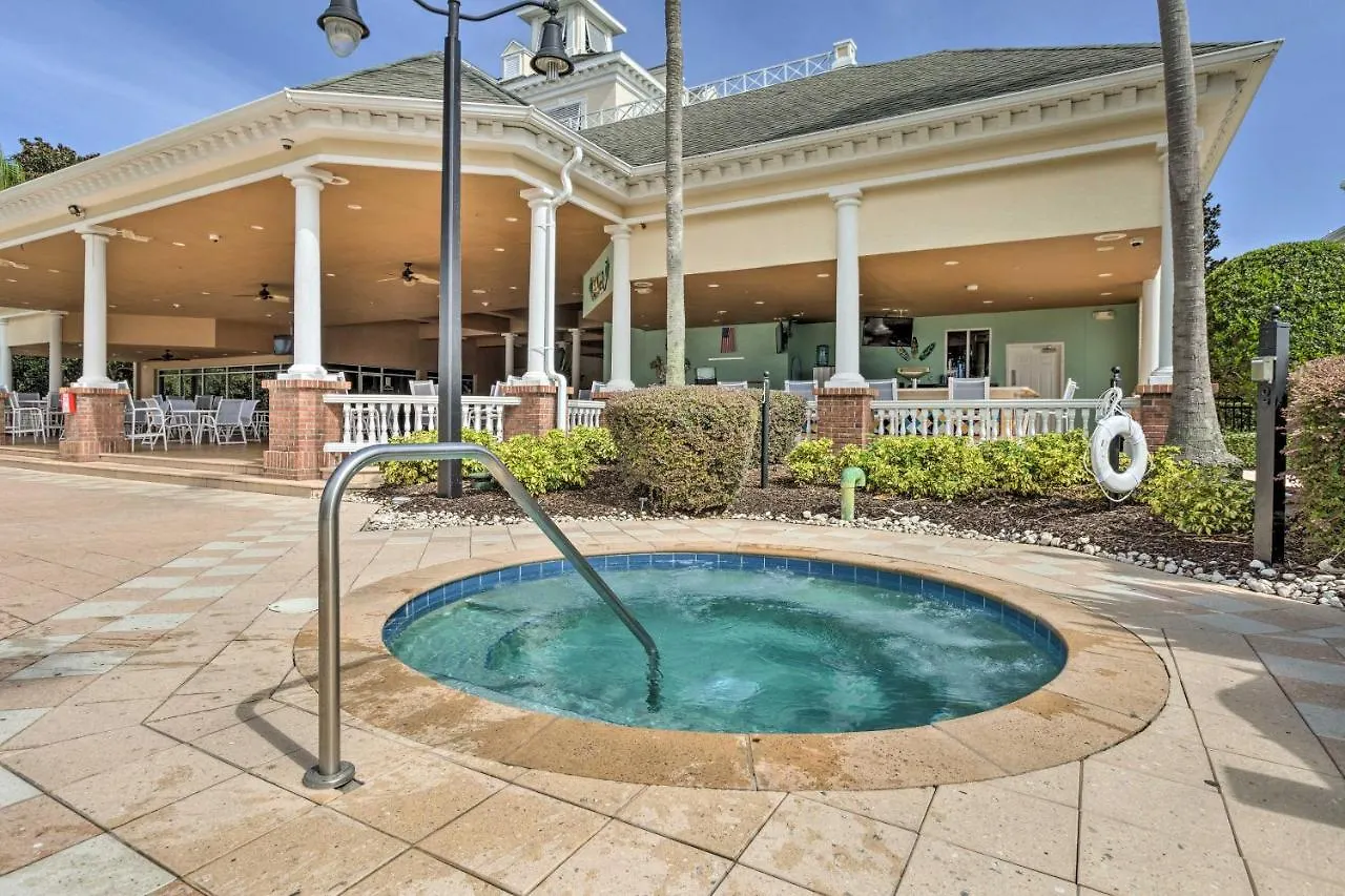 Vibrant Townhome Patio, 5 Mi To World